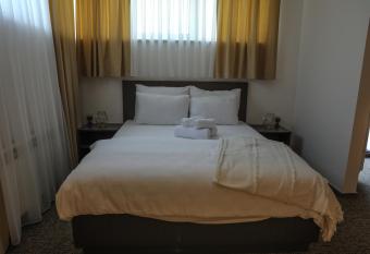 Studio Apartments Visit Point has rooms with a private hot tub