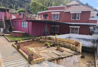 Memmsta Hill bird Homestay allows 18 year olds to book a room