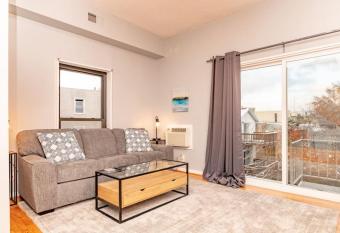 Mt Adams 1BR Great Location Steps from Monastery allows 18 year olds to book a room