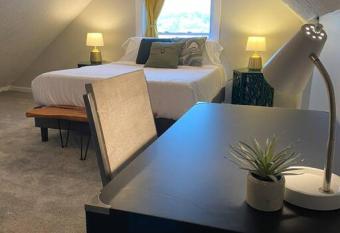 Lovely 2bd in Mount Adams near Downtown and OTR allows 18 year olds to book a room