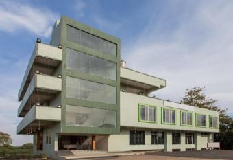 Hotel Kanchan Palace allows 18 year olds to book a room