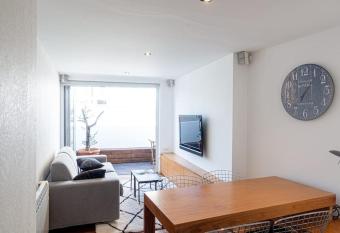   tico con Encanto has Balcony rooms