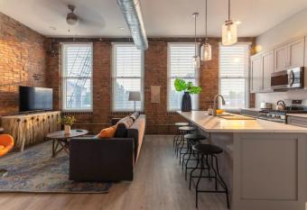 Zango Explore Otr And Downtown From A Renovated Condo allows 18 year olds to book a room