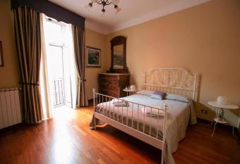 Salema Apartment Sky Blue has rooms with a private hot tub