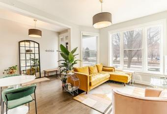 Washington Park Apartment with Rooftop allows 18 year olds to book a room