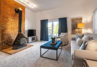 Adorable MtAdams 2BR near it all allows 18 year olds to book a room