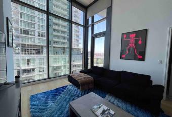 Gorgeous DTLA Condo w/ High Ceilings has rooms with a private hot tub