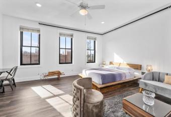 Brand New on the Streetcar line allows 18 year olds to book a room