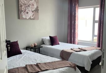 RICKERTS GRACIOUS STAY has Balcony rooms