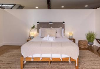 Deluxe 3BR Loft Walkable to Everything Downtown allows 18 year olds to book a room