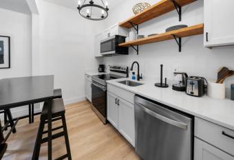 Spacious and Modern 3BR near Downtown and Walnut Hills allows 18 year olds to book a room