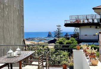 Chic & modern by the sea, Aci Trezza allows 18 year olds to book a room