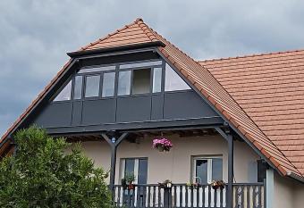 Studio avec grande v  randa, vue d  gag  e has Balcony rooms