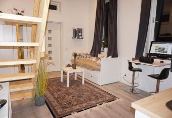 Fresh happy little house, 35 m2 has rooms with a private hot tub