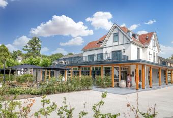 Badhotel Renesse has Balcony rooms