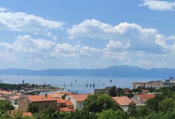 Apartment Deeranaei has Balcony rooms