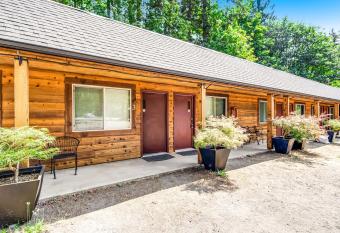 Quilcene Lodge at Mount Walker Inn has Balcony rooms