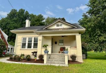 3 Bed 2 Bath Downtown Irvine Home with Mountain Views - Stay longer than 1 night to reduce rate! allows 18 year olds to book a room