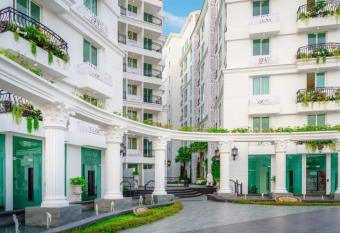 OlympusCityGarden Studio allows 18 year olds to book a room