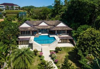 4BD sea view pool&walk to Pier has rooms with a private hot tub