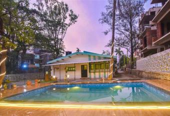 Black Velvet Villa has Balcony rooms