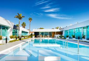 Hotel Nayra - Adults Only allows 18 year olds to book a room