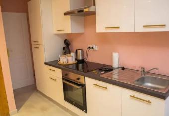 L    chapp  e chic has rooms with a private hot tub