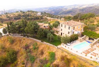La Foresteria di Serracavallo has Balcony rooms