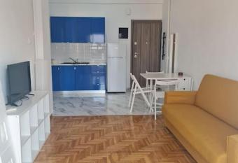 Cozy beach apartment. has Balcony rooms