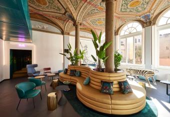 JO&JOE ROMA allows 18 year olds to book a room