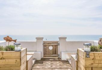 Marine Parade Victorian beach house with sea views has Balcony rooms