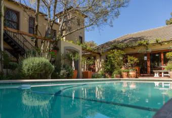 10 Alexander B&B allows 18 year olds to book a room