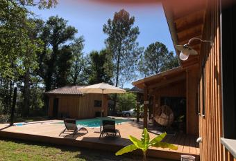 Ecureuils et consorts ... allows 18 year olds to book a room