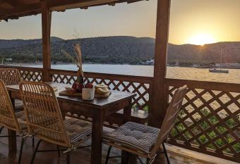 Santa Maria - Seaside Serenity allows 18 year olds to book a room