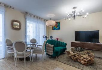 Appt T4 proche de Paris centre- Stade de France & Roissy CDG 1 Parking individuel Gratuit has Balcony rooms