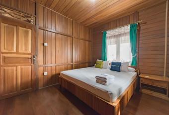 Urbanview Resort Anty Cisarua Tugu Puncak by RedDoorz allows 18 year olds to book a room