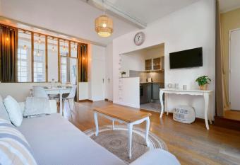 Charming 2 bedroom apartment with terrace has Balcony rooms