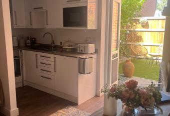 Stunning 1-Bed Private Apartment in Norwich has Balcony rooms