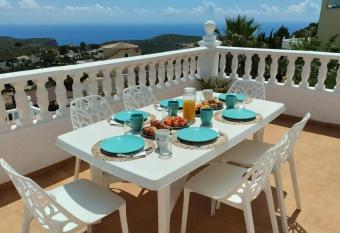 Bella Vista Moraig has Balcony rooms