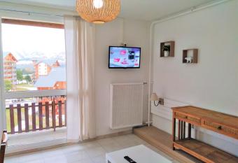 Le Cocon Alpin Superd  voluy has Balcony rooms