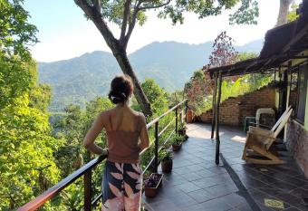 Romeo y Julieta, caba  a privada en Minca allows 18 year olds to book a room