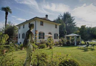 Villa Rossini allows 18 year olds to book a room