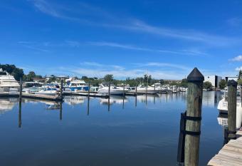 Marina Vibes - Sarasota has Balcony rooms