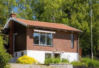 Rydetv  gen, peaceful, fresh 8 bedrooms near Gothenburg City has Balcony rooms
