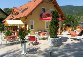 G  stehaus zur sch  nen Aussicht has Balcony rooms