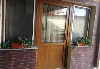 Vila marina allows 18 year olds to book a room