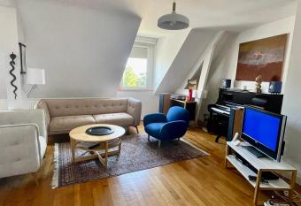 L appartement La petite parenth  se    Feydeau allows 18 year olds to book a room