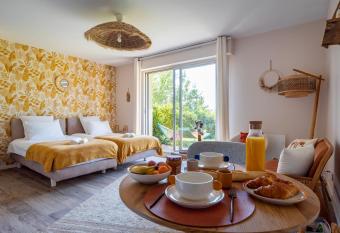 Le Nichoir de la Colline - Parking & Wifi has Balcony rooms