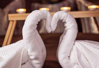 L instant en Provence -Logement de Standing avec Jaccuzi    20min d Avignon allows 18 year olds to book a room