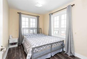 Jazzy Home Stay has Balcony rooms